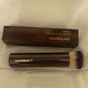 Hourglass Vanish Foundation Brush
